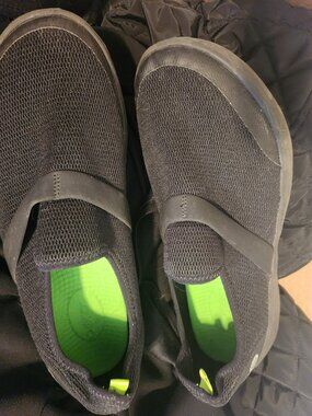 Oofos Oomg eeZe low shoe black 10
